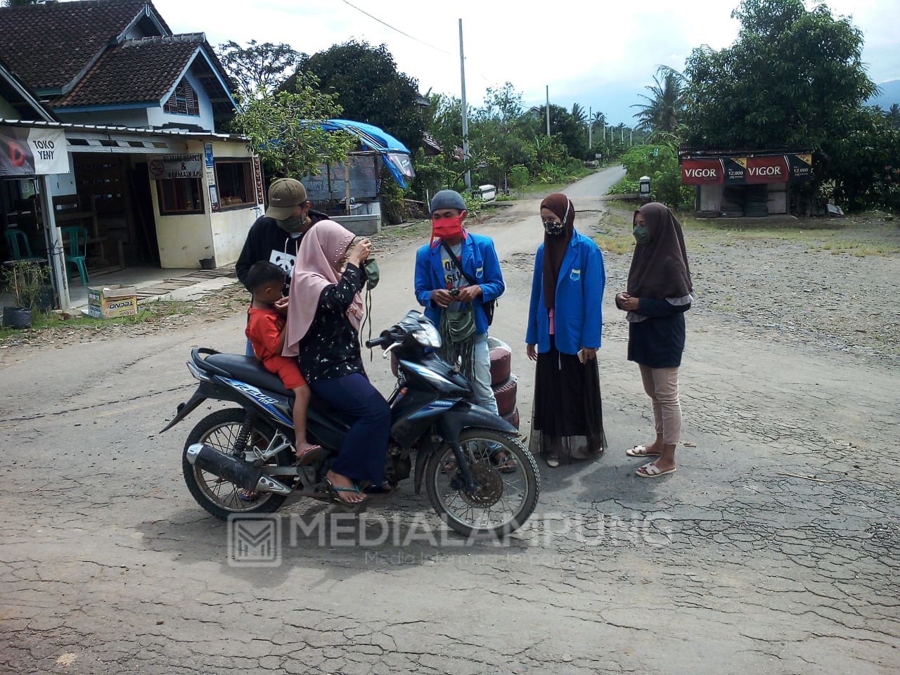 Peringati Hari Lahir Ke-60, PMII Lambar Bagikan 1000 Masker