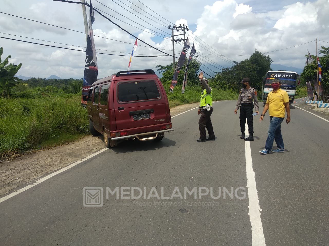 TNI-Polri Batasi Kendaraan Masuk Waykanan