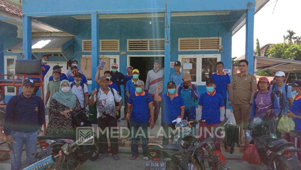 Dukung Pencegahan Covid-19, Pekon Pelitajaya Bagikan 1.000 Masker Kain