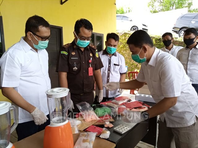 Direktorat Reserse Narkoba Polda Lampung Musnahkan BB Sabu dan Ekstasi