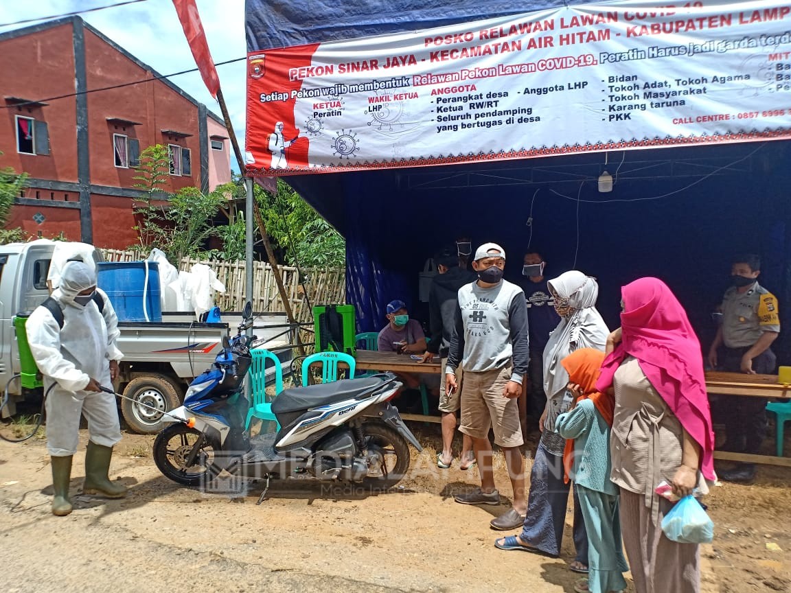 Relawan Covid-19 Pekon Sinarjaya Lengkapi APD Petugas