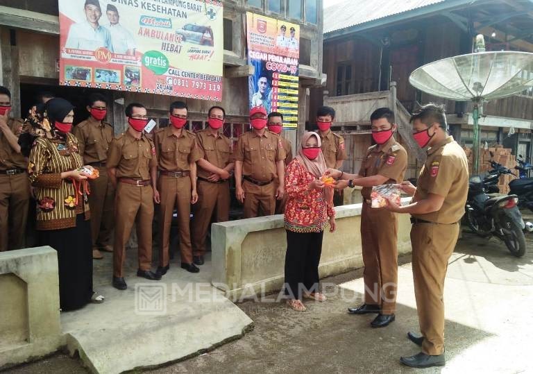 Ribuan Masker Dibagikan Pemerintah Pekon Turgak 