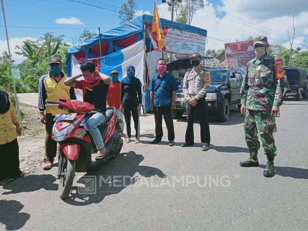 7.500 Masker Disebar Aparat Pekon Waypetai dan Semarangjaya