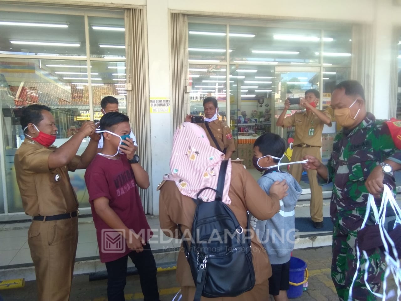 Ribuan Masker Dibagikan Untuk Warga Kelurahan Pajarbulan