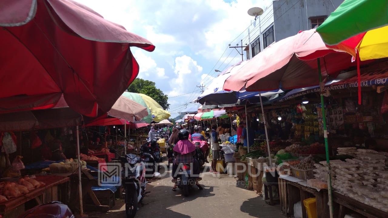 Pasar Pasirgintung Padat Pengunjung Jelang Ramadhan