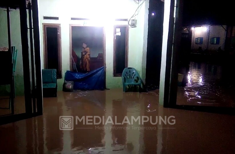 Banjir Terjang Dua Pekon di Bandarnegeri Semuong 