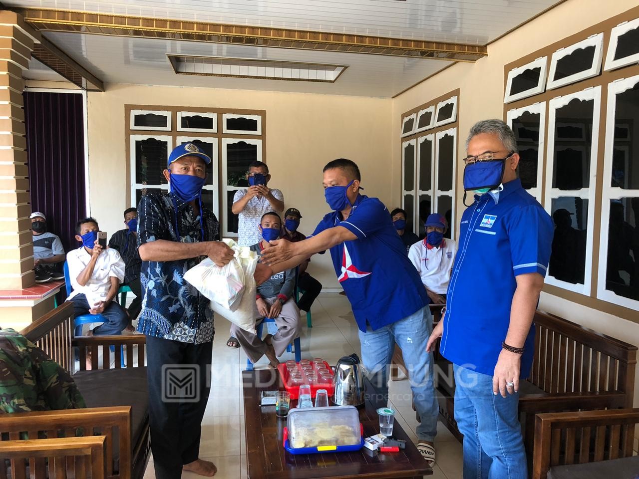 Yozi Rizal Gelar Reses Sekaligus Bagikan Paket Sembako