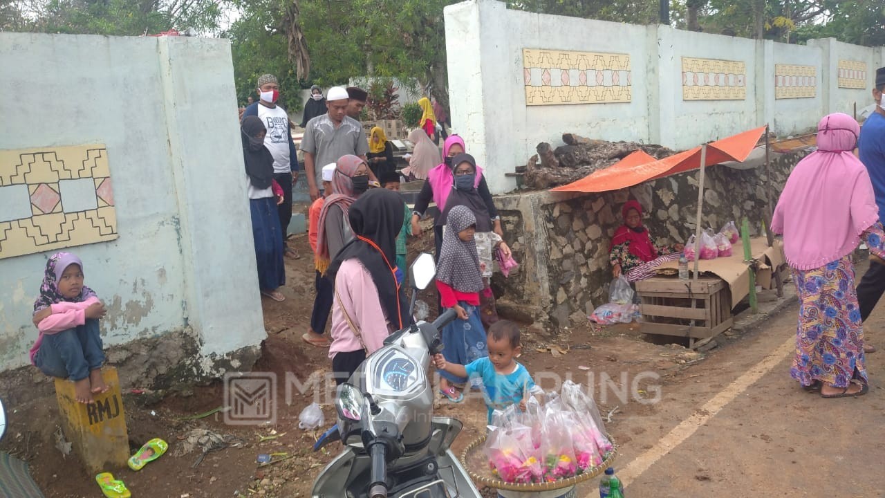 Memasuki Ramadhan, TPU Kemiling Dipadati Peziarah