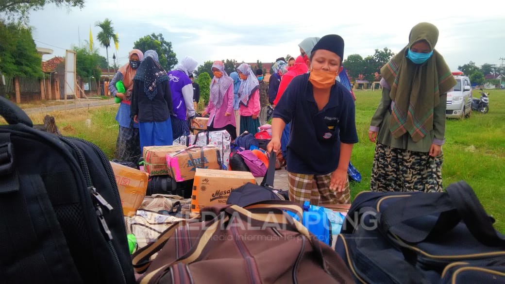 Ratusan Santri Ponpes Lirboyo Jatim Tiba di Lamtim