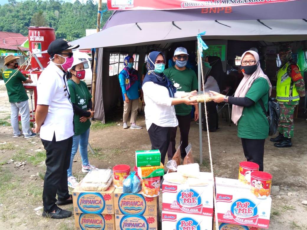 Tim GLD Salurkan Bantuan Makanan-Vitamin ke Petugas Posko Covid-19