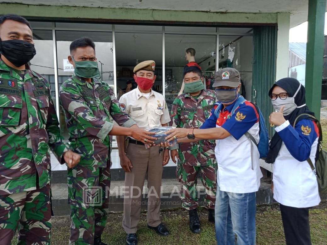 Dekopinda Bagikan Masker Kepada 18 Koperasi