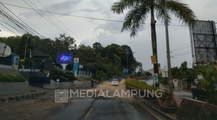 Diguyur Hujan Deras, Jl. ZA Pagaralam Bandarlampung Terggenang