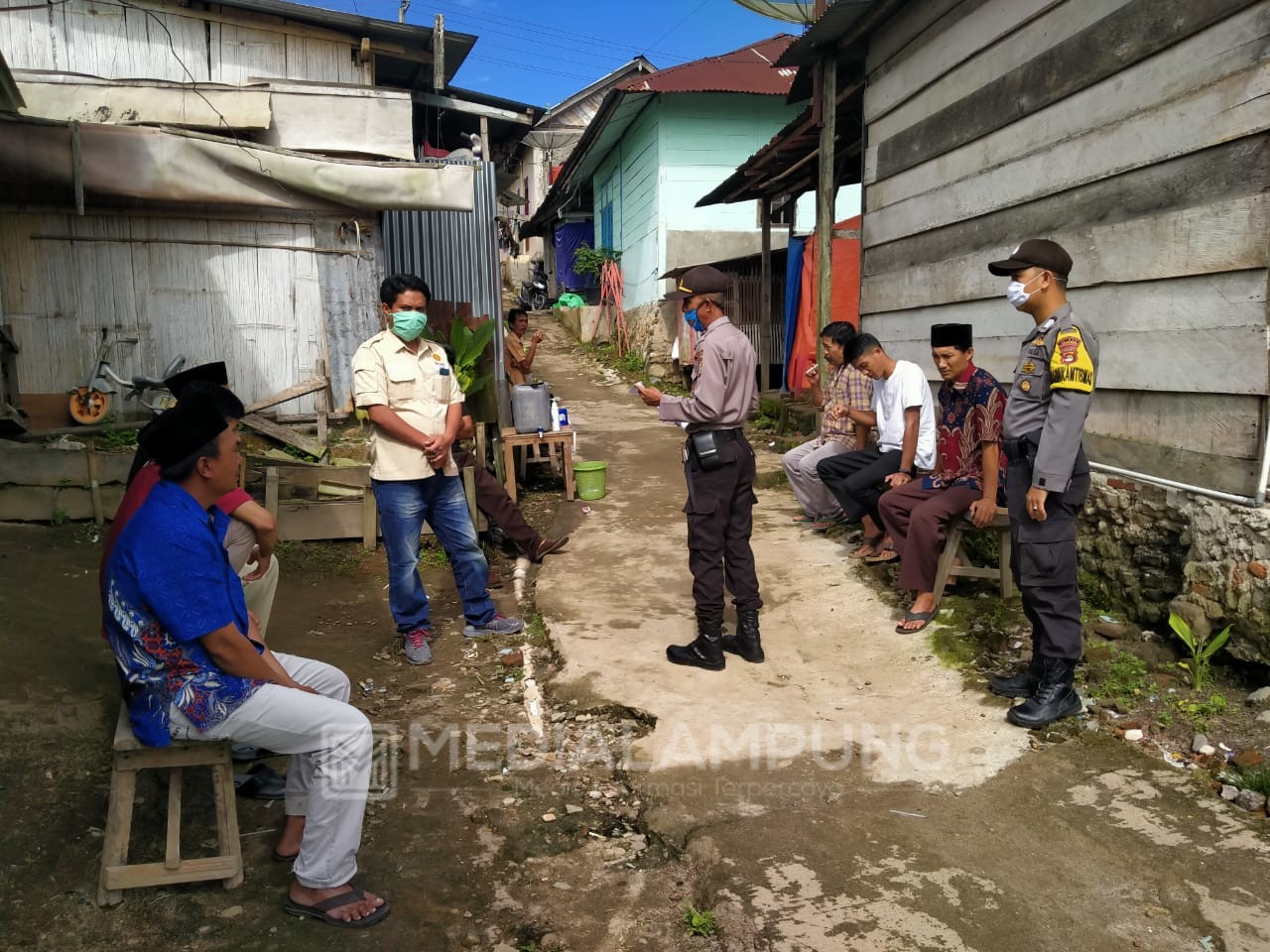 Polsek Balikbukit Bubarkan Resepsi Pernikahan di Pasar Liwa 