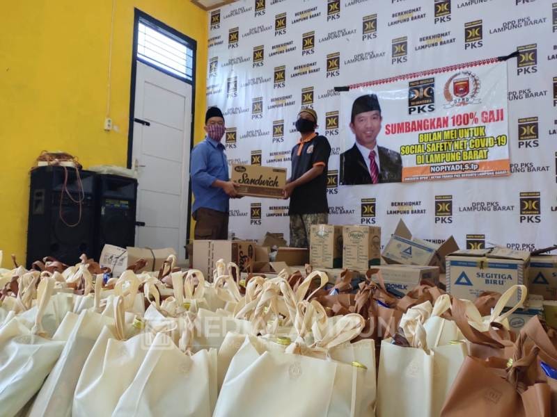 Tanggulangi Dampak Covid-19, Anggota DPRD Fraksi PKS Bersatu Sumbangkan Satu Bulan Gaji.