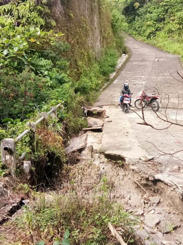 Dilanda Cuaca Ektrim, Jembatan Way Robok Nyaris Putus 