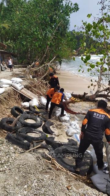 BPBD Pesbar Sisir Daerah Terdampak Gelombang Tinggi