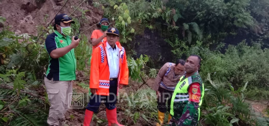 Longsor di Jalur Liwa-Krui, Arus Lalulintas Lumpuh