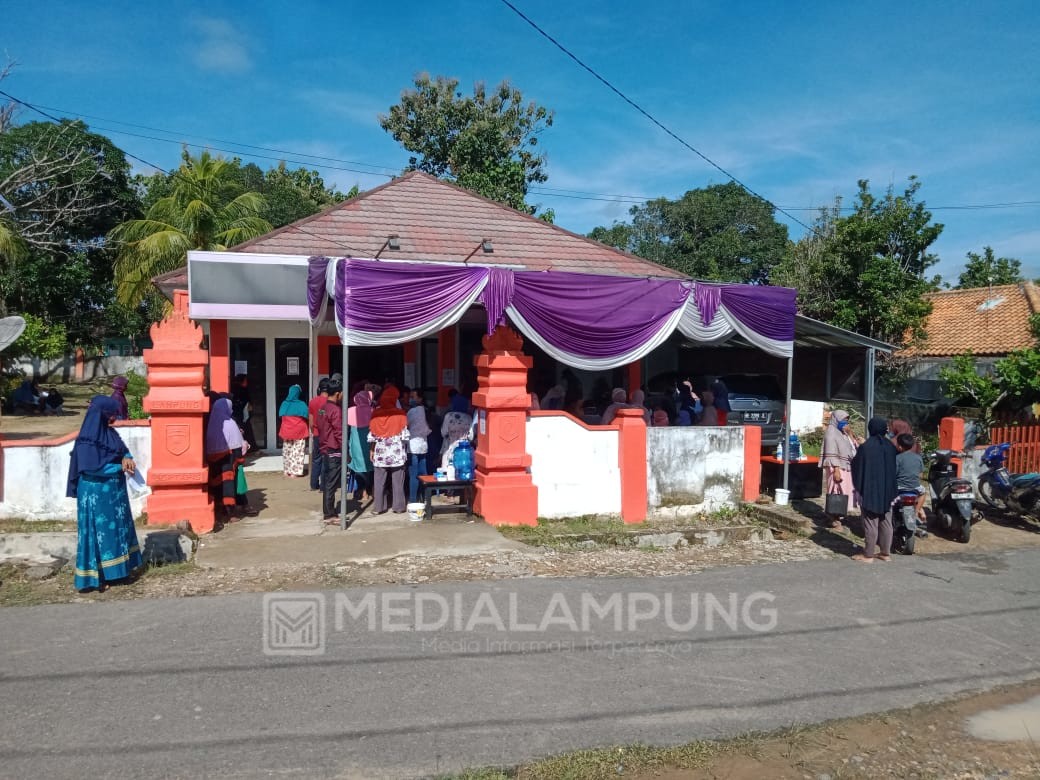 BLT Dibagikan, Kantor Pos Blambangan Umpu Diserbu Warg