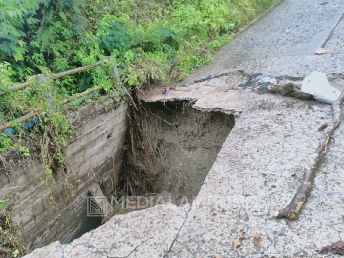 Tak Kunjung Diperbaiki, Akhirnya Jembatan Way Robok Jebol