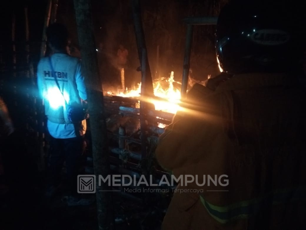 Akibat Api dari Tungku, Satu Rumah Hangus Terbakar