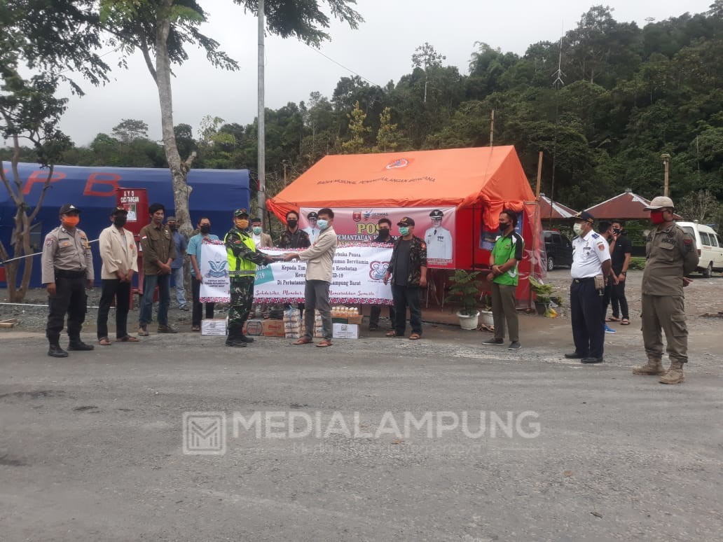 Milad ke 88, Pemuda Muhammadiyah Berbagi Makanan-Masker