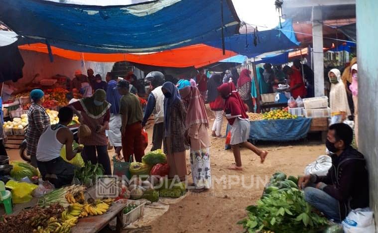 Pasar Kembali Ramai, Penggunaan Masker Masih Minim