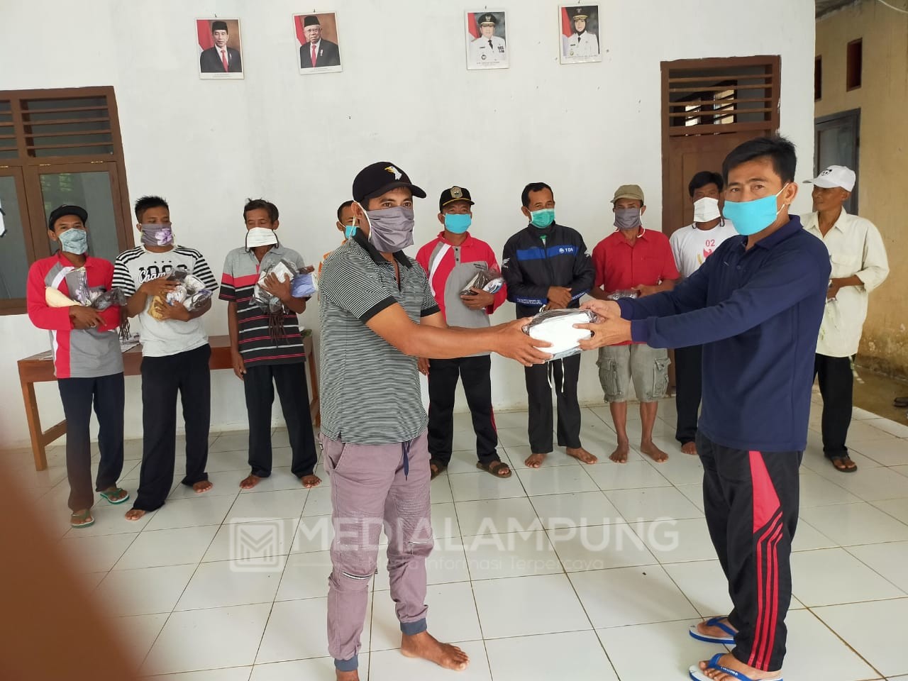 Tanjung Rejo Bagikan 1.500 Masker Untuk Masyarakat