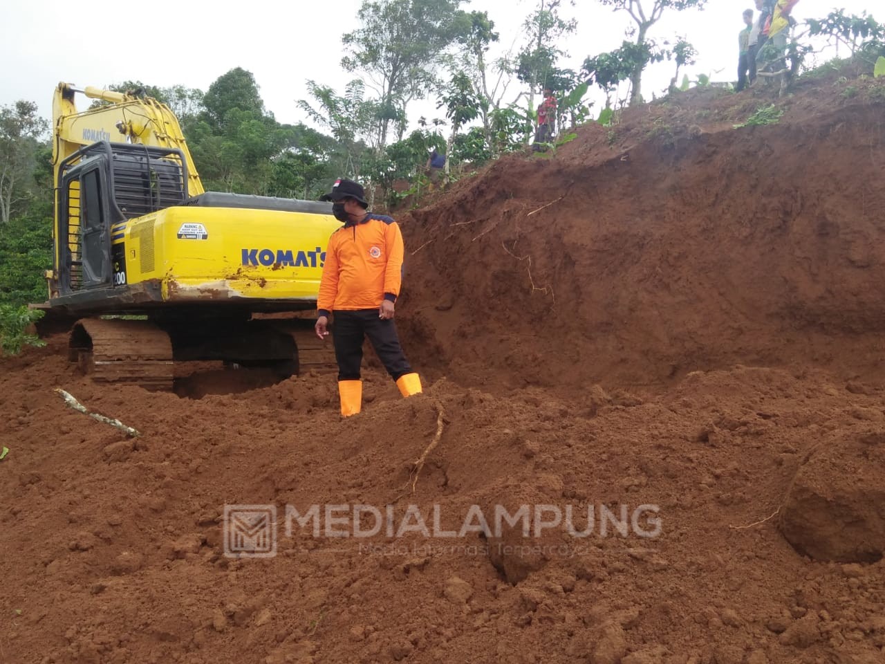 Satu Unit Eksavator Akhirnya Tiba di Lokasi Longsor Ulubelu 