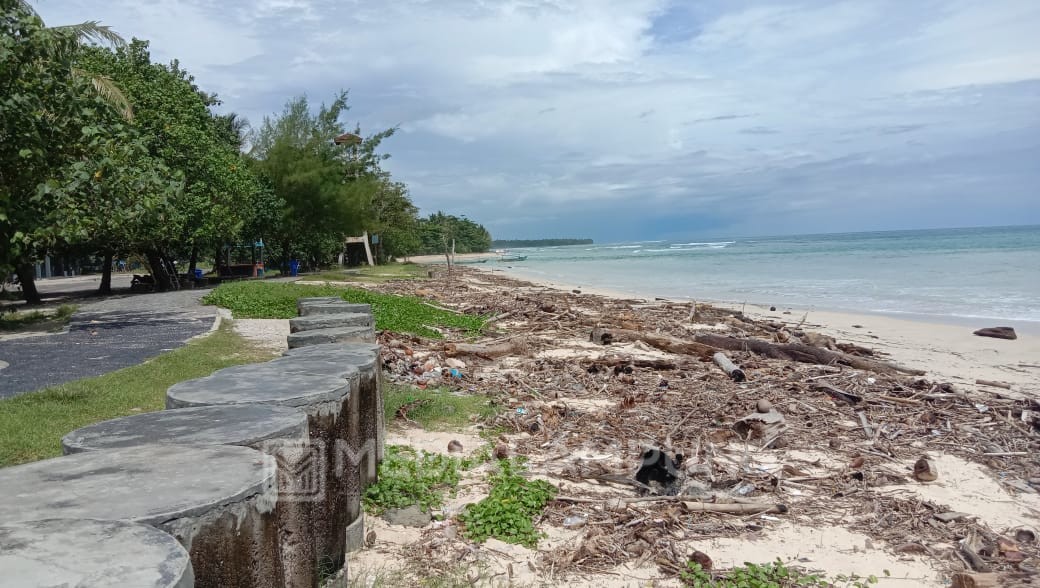 Sejak Ditutup, Kawasan Wisata Labuhan Jukung Dipenuhi Sampah