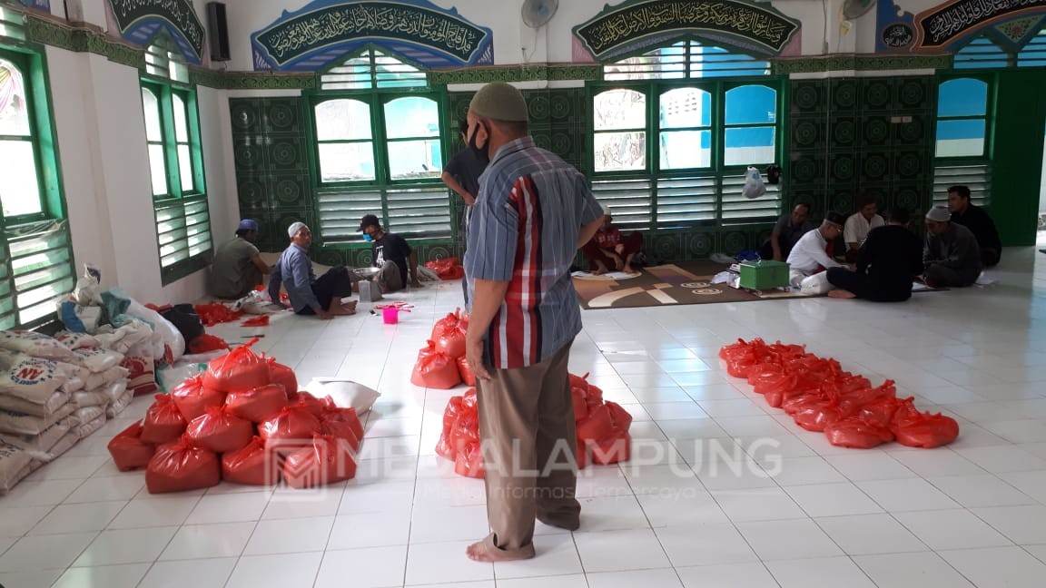 Masjid At Taqwa Blambangan Umpu Mulai Bagikan Zakat