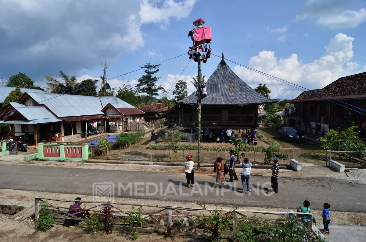 Pesta Topeng Sekura di Sekala Brak Terhalang Covid-19