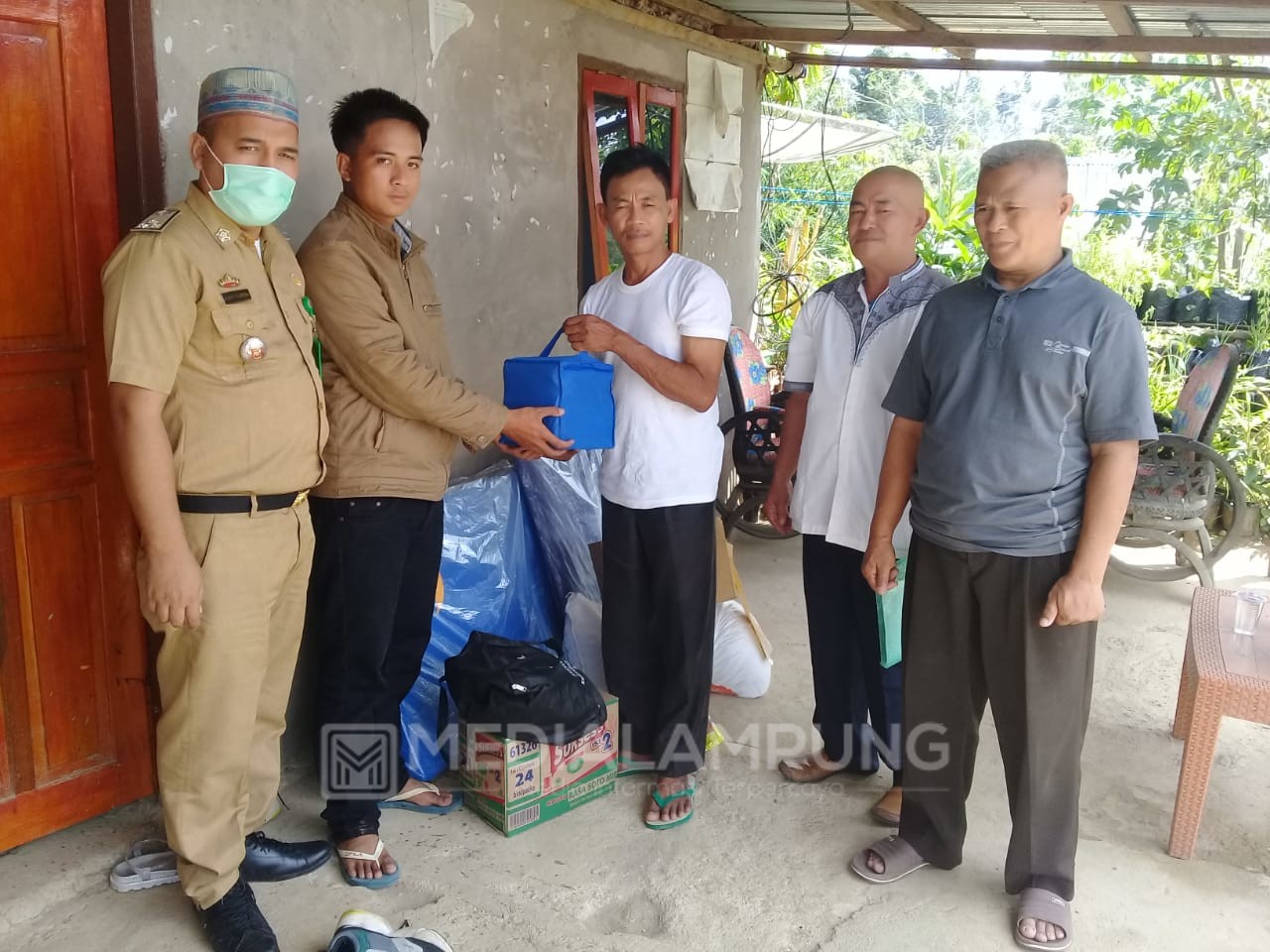 Dinsos Lambar Salurkan Bantuan untuk Korban Kebakaran BNS