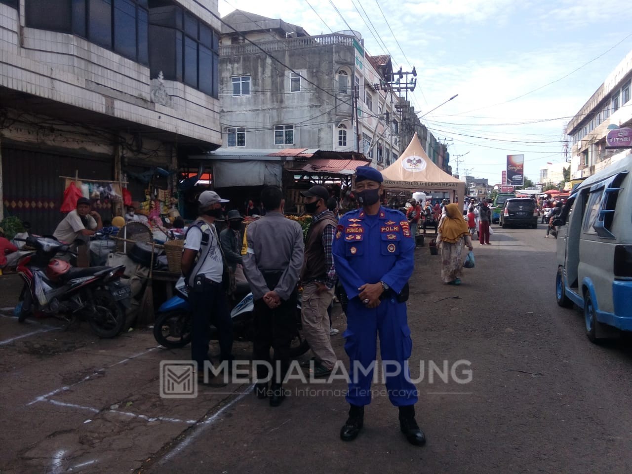Tim Gugus Tugas Lakukan Penertiban di Pasar Bambukuning