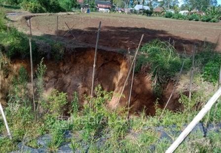 Longsor Meluas, Dekati Pemukiman Warga Padangdalom