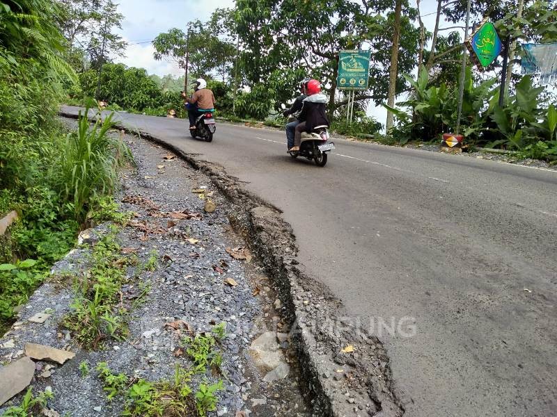 Pengerukan Pinggiran Jalinbar Batu Keramat Dikeluhkan Pengemudi