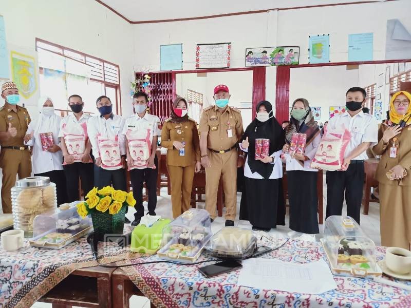 2.830 THLS Terima Bantuan Sembako Pemkab Lambar