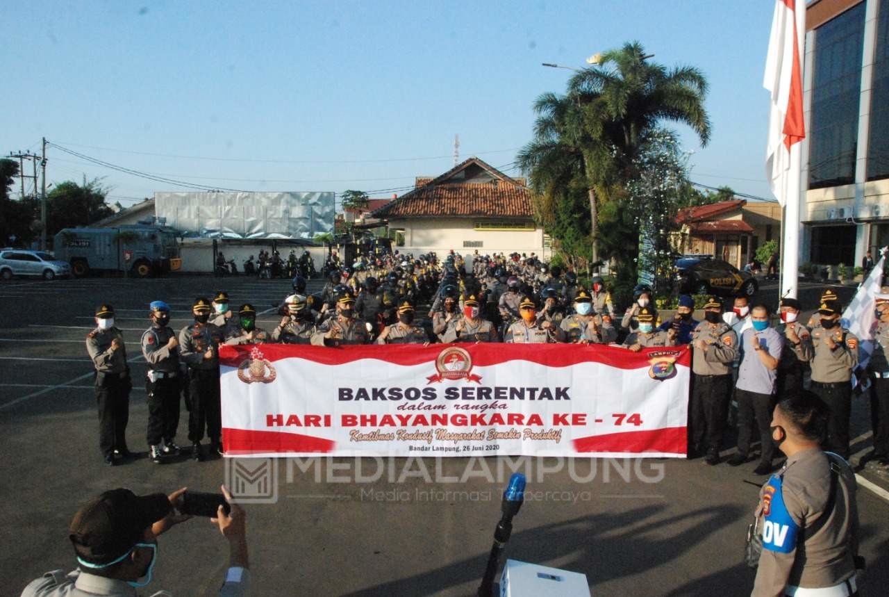 Sambut Hari Bhayangkara Ke 74, Polresta Bandarlampung Bagikan 1000 Paket Beras