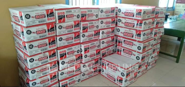 425 Siswa Akan Dapat Buku Tulis Gratis