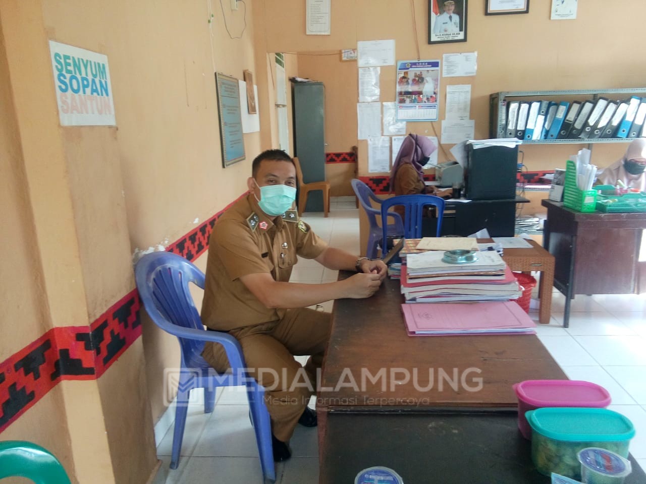 Lurah Abizaral Salurkan Bantuan Bagi Warga Terdampak Covid-19