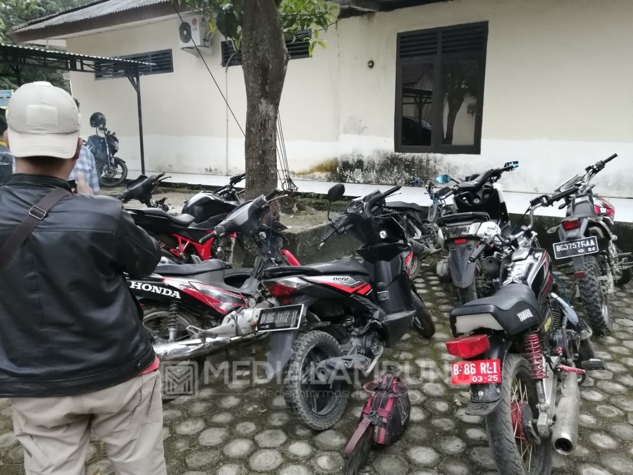 Gerebek Arena Sabung Ayam, Polisi Amankan 8 Sepeda Motor