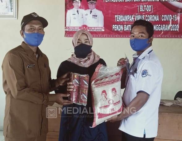 179 Warga Pekon Batuapi Terdampak Pandemi Covid-19 Terima Bantuan 