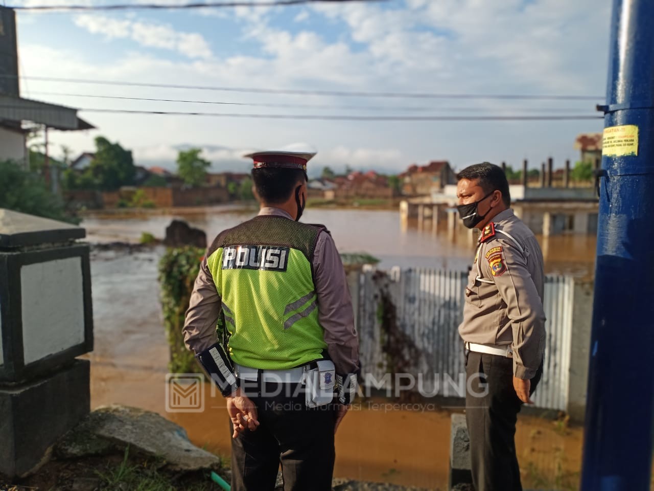 Bandarlampung Dilanda Banjir, Satlantas Polrestabes Alihkan Arus Lalin