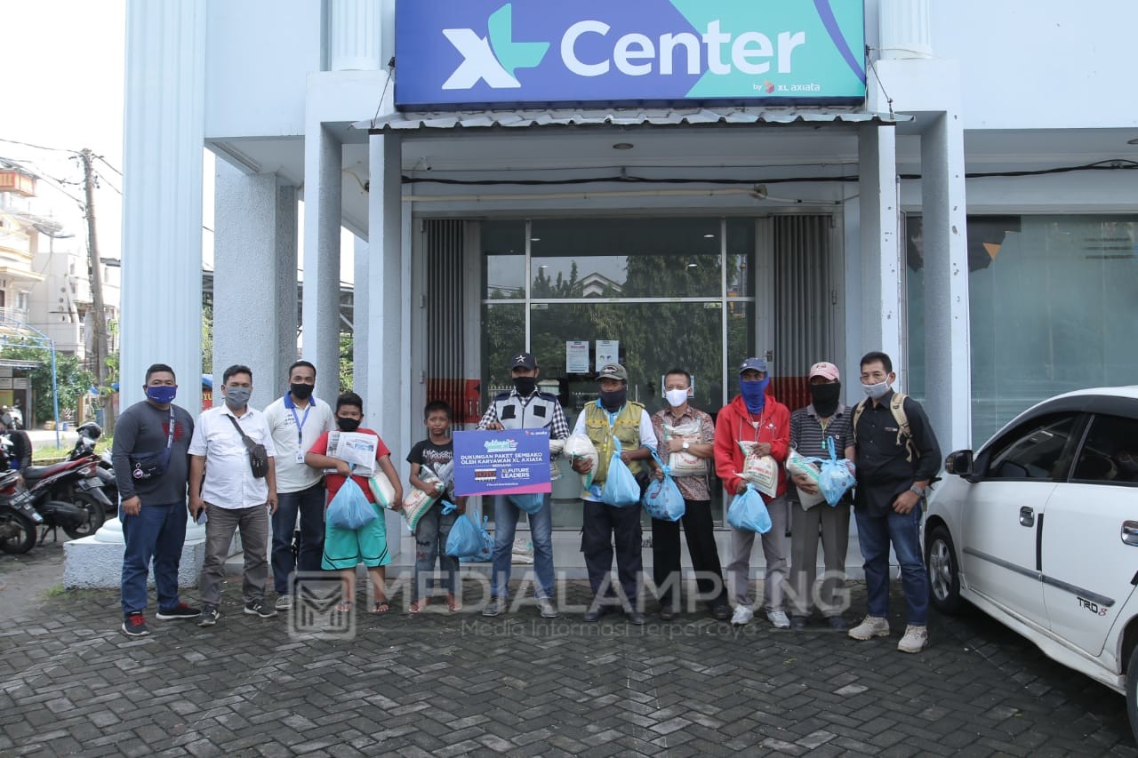 XL Axiata Bersama PFI Lampung Bagikan 50 Paket Sembako