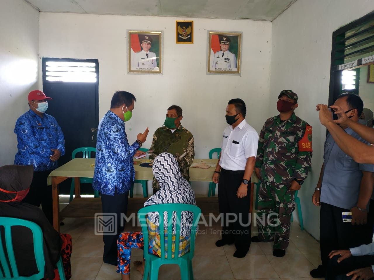 Giliran Pekon Manggarai dan Gunungterang Salurkan BLT-DD Periode Mei