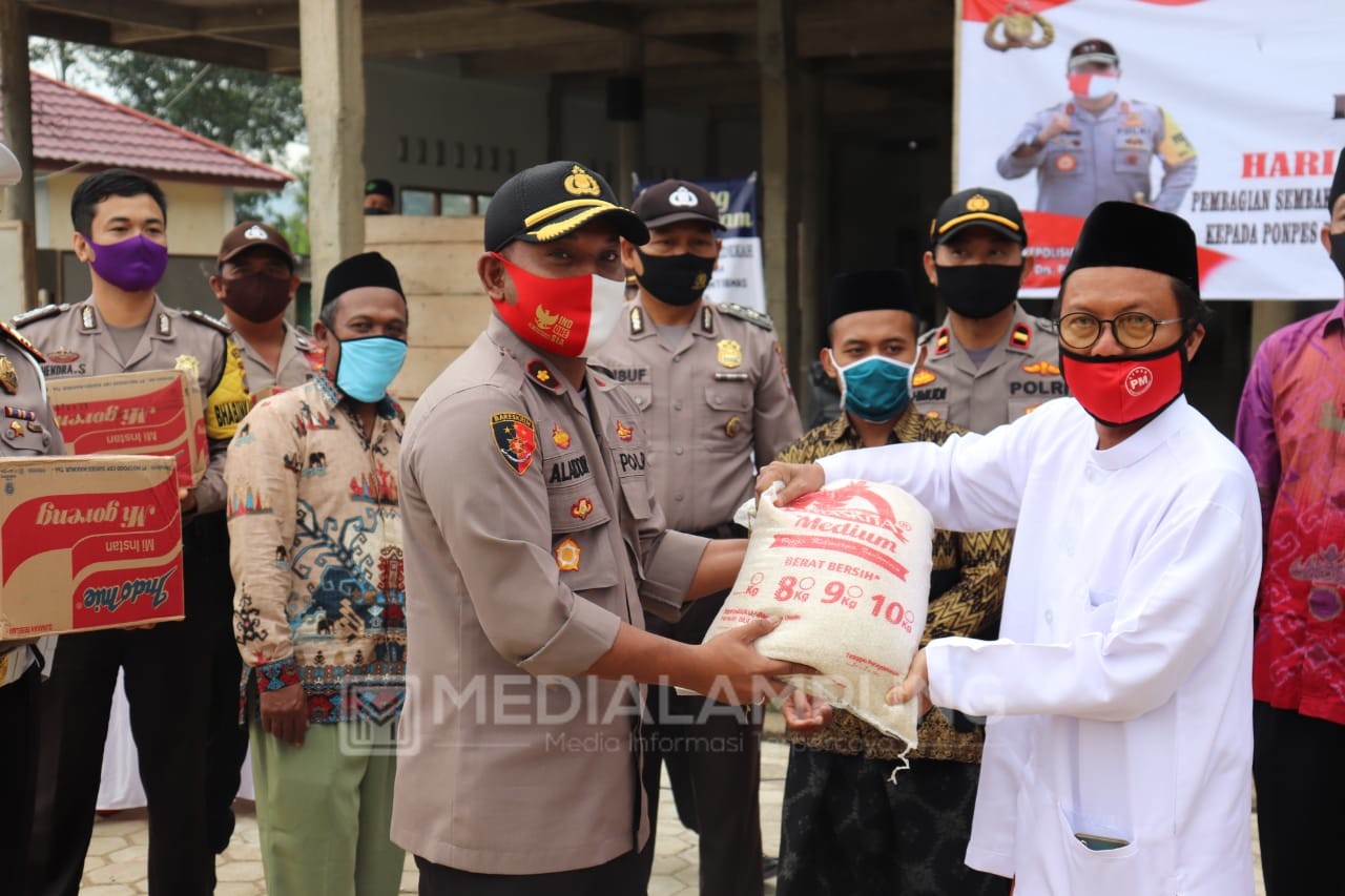 Hari Bhayangkara Ke 74, Polres Lambar Kunjungi Ponpes 