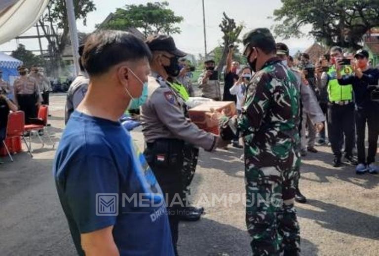 Peringati Hari Bhayangkara, WS Kasrem 043/Gatam Hadiri Touring Baksos TNI-Polri