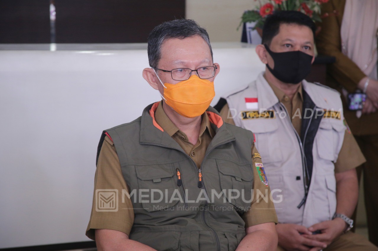 Sekdaprov Lampung Tinjau Laboratorium Pengujian Covid-19 di BBPOM Bandarlampung