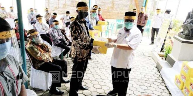 Komisi IV DPRD Lampung Bagikan Ribuan Masker di Lamsel