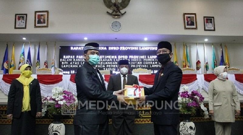 Ketua DPRD Lampung Pimpin Paripurna Penyerahan LHP BPK