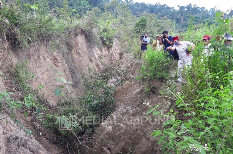 DPRD Lambar Soroti Jalan yang Rusak dan Terbengkalai 